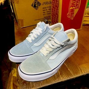 Women’s vans size 6